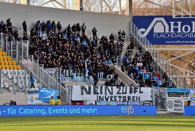 Bozic schießt CFC zum Sieg im Paradies - Aus Chemnitz machen sich gut 400 Fans auf den Weg in die "ad-hoc-Arena im Ernst-Abbe-Sportfeld". Foto: Marcus Hengst