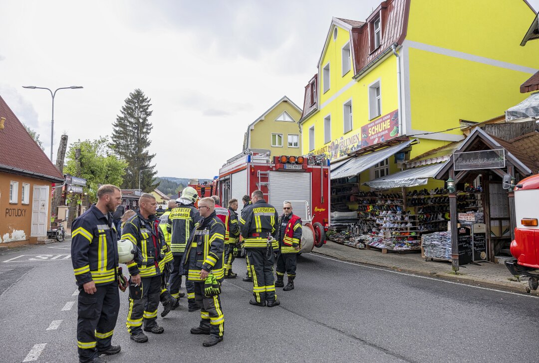 Brand an Grenze in Potucky: Feuerwehren aus Deutschland im Löscheinsatz - Die Feuerwehr konnte den Brand zügig löschen. Foto: Bernd März