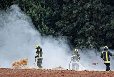 Brand auf einem Getreidefeld zwischen Lichtenstein und Mülsen - Brand auf einem Getreibdefeld zwischen Lichtenstein und Mülsen. Foto: Andreas Kretschel
