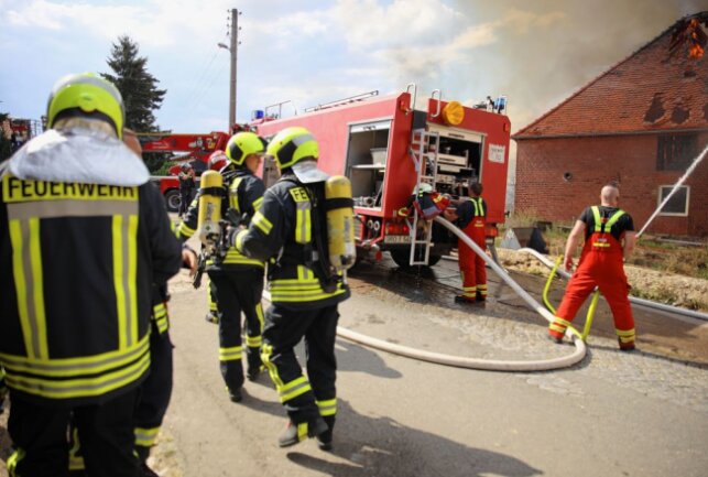 Am Mittwoch kam es zu einem Brand in einem Vierseithof in Albersdorf im Saale-Holzland-Kreis. Foto: Christian Grube