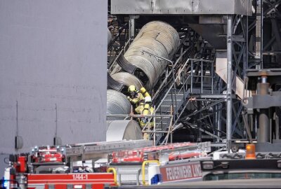 Brand bei Spanplattenhersteller in Lampertswalde - Bei einem Spanplattenhersteller ist ein Brand ausgebrochen. Foto: Roland Halkasch
