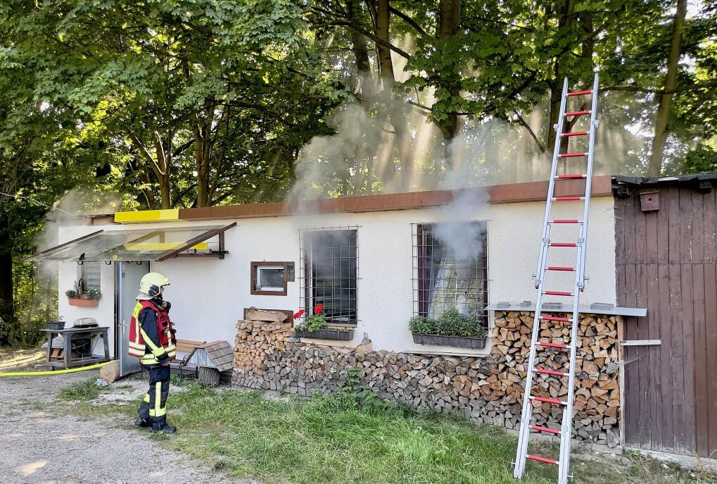 Brand einer Gartenlaube in Aue - In Aue brannte eine Gartenlaube. Foto: Daniel Unger