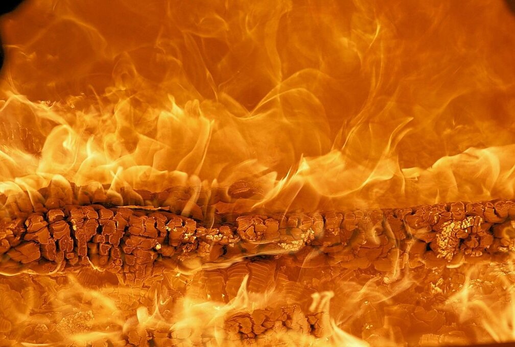 Brand einer Scheune greift auf Wohnhaus über: Kriminalpolizei ermittelt - Symbolbild. Foto: kummod/pixabay