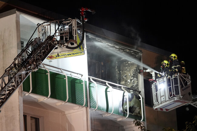 Gestern kam es im in der Zesigwaldstraße zu einem Wohnungsbrand im 4. Obergeschoss.