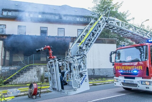 In Lichtenstein ist auf der Glauchauer Straße ein Brand in einer ehemaligen Diskothek ausgebrochen. Foto: André März