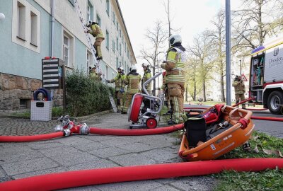 Brand in Dresden-Striesen: Wohnung unbewohnbar - Am Montagnachmittag kam es an der Hepkestraße zu einem Wohnungsbrand. Foto: Roland Halkasch