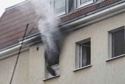 Brand in Dresdner Mehrfamilienhaus: Vier Personen verletzt - Es brannte in einer Küche. Foto: Roland Halkasch