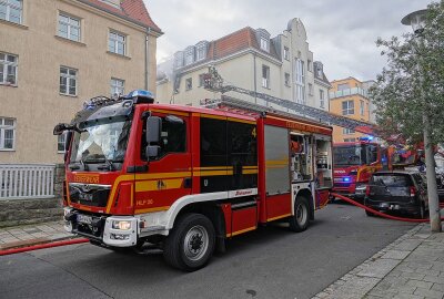 Brand in Dresdner Mehrfamilienhaus: Vier Personen verletzt - Am Dienstag kam es in einem Mehrfamilienhaus in Dresden zu einem Brand. Foto: Roland Halkasch
