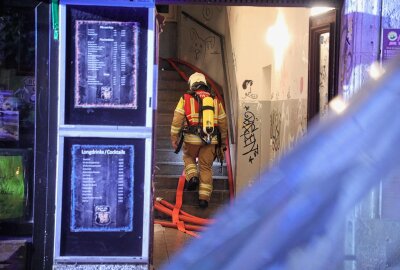 Brand in Dresdner Wohnung: Brandursachenermittler beginnt Untersuchungen - In Dresden kam es in einer Dachgeschosswohnung zu einem Brand. Foto: Roland Halkasch