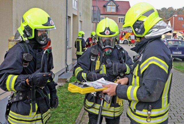 Brand in einem Mehrfamilienhaus in Niederlungwitz - Brand in einem Mehrfamilienhaus in Niederlungwitz. Foto: Andreas Kretschel