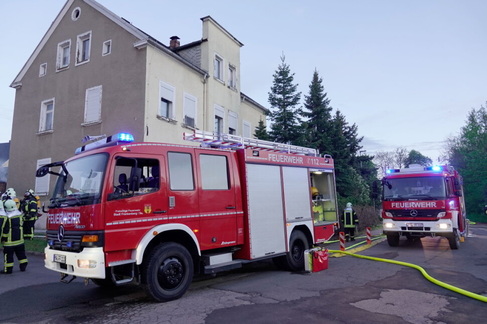 Brand in Frankenberg sorgt für Feuerwehrgroßeinsatz - 