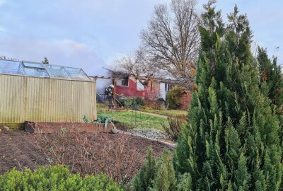 Brand in Gartenanlage in Zwickau: Laube brennt vollständig aus - Laubenbrand in Zwickau. Foto: Mike Müller