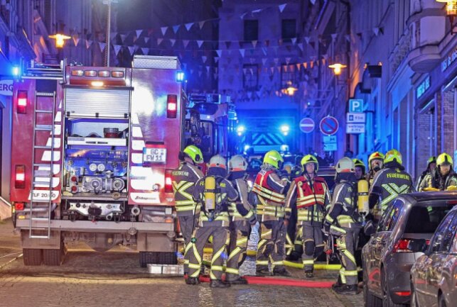 Brand in Hohenstein-Ernstthal löst Großeinsatz der Feuerwehr aus - Großeinsatz der Feuerwehr in Hohenstein-Ernstthal. Foto: Andreas Kretschel