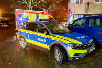 Brand in Innenstadt: Polizei rettet Bewohner - Ein Wohnungsbrand in der Parkgasse in Greiz hat in der Nacht zum Mittwoch einen Großeinsatz von Feuerwehr und Polizei ausgelöst.
