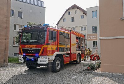 Brand in Internatzimmer: Großeinsatz am Dresdener Krankenhaus - Großeinsatz am Diakonissenkrankenhaus in Dresden. Foto: Roland Halkasch