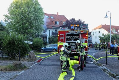 Brand in Kesselsdorf: Fünf Personen verletzt - Am Dienstagabend kam es gegen 20 Uhr in Kesselsdorf zu einem Wohnungsbrand. Foto: Roland Halkasch