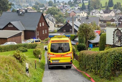 Brand in Klingenthal: Uneinsichtiger  Bewohner riskiert zwei Leben -  Uneinsichtiger Bewohner riskiert sein Leben und das der hilfsbedürftigen Mutter. Foto: B&S/amp;David Rötzschke