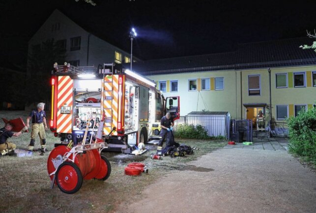 Brand in Schule: Küche steht in Flammen - Am Dienstagabend kam es in Dresden zu einem Brand in einer Schule. Foto: Roland Halkasch