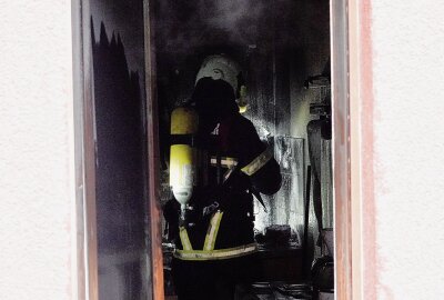 Brand in Seniorenwohnanlage: Drei Verletzte - Einsatzbereitschaft: Feuerwehr Coswig, Radebeul und Weinböhla im Großeinsatz. Foto: Roland Halkasch