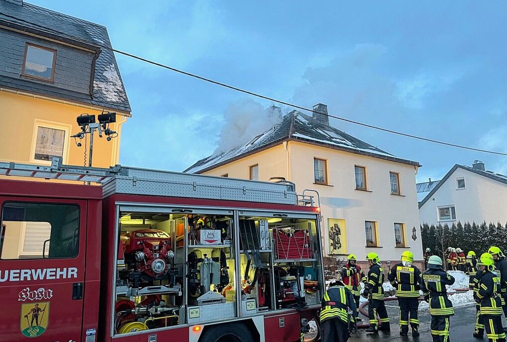 Dachgeschossbrand in Sosa. Foto: Niko Mutschmann