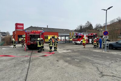 Brand in Supermarkt löst Großeinsatz in Bärenstein aus - In Bärenstein wurde durch den Brand in einem Supermarkt ein Großeinsatz ausgelöst. Foto: Feuerwehr Buchholz