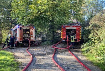Brandeinsatz im Erzgebirge: Bahnstrecke gesperrt - Brandeinsatz in Annaberg-Buchholz . Fotograf: Feuerwehr Buchholz