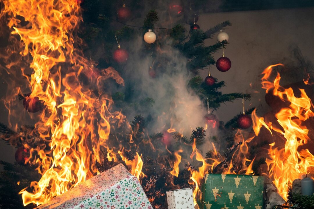 Brandgefährlicher Advent: Tipps für sichere Besinnlichkeit - Advent, Advent, die Wohnung brennt: Mit einfachen Vorsichtsmaßnahmen kommt es erst gar nicht so weit.