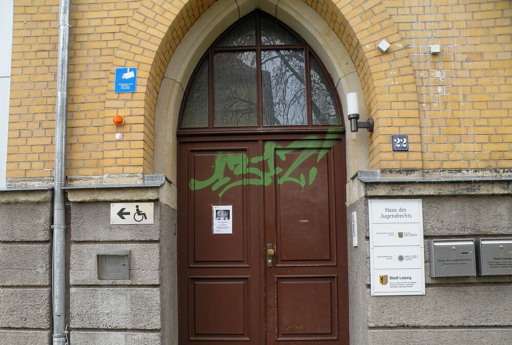 Brandstiftung am Haus des Jugendrechts in Leipzig - Allein in diesem Jahr wurde das Haus des Jugendrechts dreimal das Ziel von Sachbeschädigungen. 