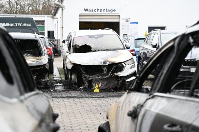 Zu einer Brandstiftung kam es auf dem Gelände eines Leipziger Autohauses. Foto: Anke Brod