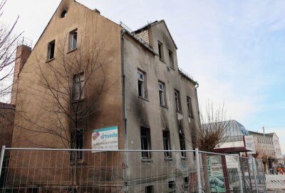 Brandstiftung: Jugendliche unter Tatverdacht! - Das Gebäude an der Waldenburger Straße gilt nun als einsturzgefährdet. Foto: A. Büchner