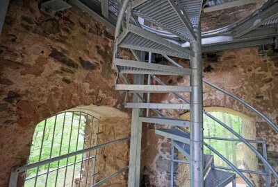 Brauchtumsverein lockt zum Tag des offenen Denkmals zur Burgruine Liebau - Diesen Sonntag gibt es die Möglichkeit, die Treppen im Turm der Burgruine emporzusteigen. Foto: Thomas Voigt