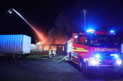 Am Dienstag kam es zu einem Brand einer Lagerhalle/Autowerkstatt in Braunsdorf.