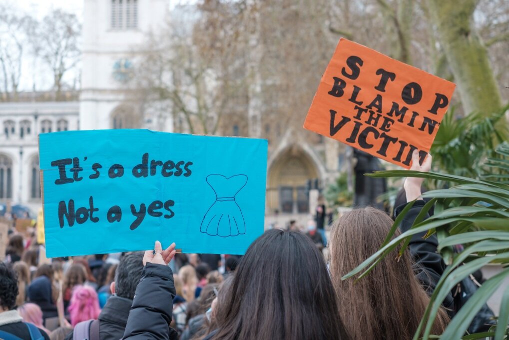 "Break the Bias": Heute ist Internationaler Frauentag - Unter anderem demonstrieren Frauen am Internationalen Frauentag auch für sexuelle Selbstbestimmung und die Tatsache, dass ein "Nein" auch "Nein" heißt. 