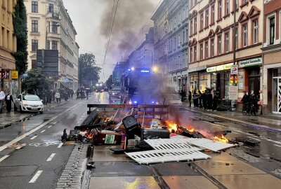 Brennende Barrikaden nach Demonstration in Leipzig - Brennende Barrikaden nach der Demonstration in Leipzig Foto: Daniel Unger