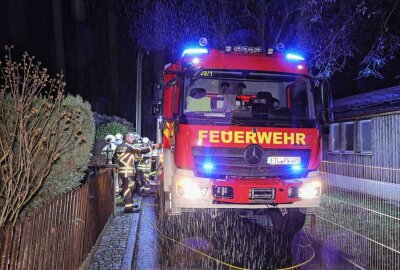 Brennende Möbelstücke: Einfamilienhaus in Wilfsdruff zunächst wohl unbewohnbar - Am gestrigen Donnerstag kam es gegen 23.30 Uhr am Landbergweg in Wilsdruff zu einem Brand. Foto: Roland Halkasch