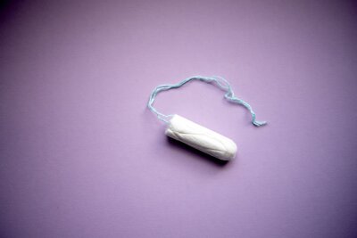 Brennt und juckt: Was ist da im Intimbereich los? - Wer Tampons nutzt, bekommt eher einen Vaginalpilz? Ein Gynäkologe sagt: Das stimmt nicht.