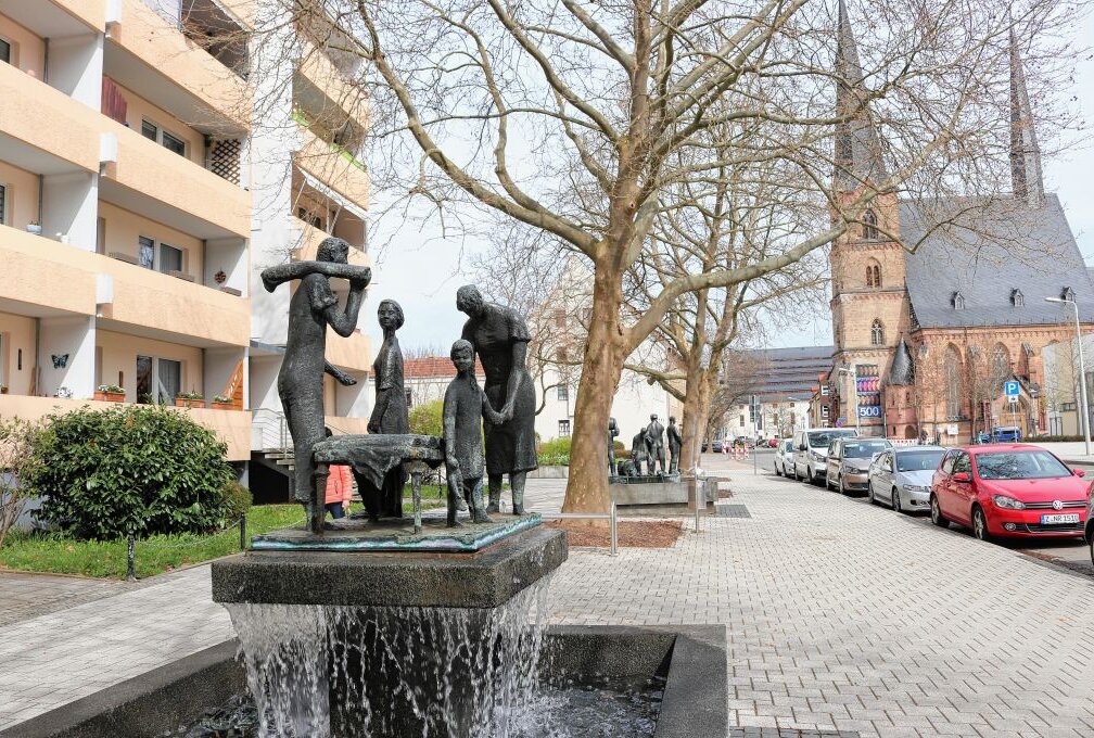 Brunnen in Zwickau sprudeln wieder - Pünktlich zu den Osterfeiertagen wurden die ersten Brunnen und Wasserspiele in Betrieb genommen. Foto: Ludmila Thiele