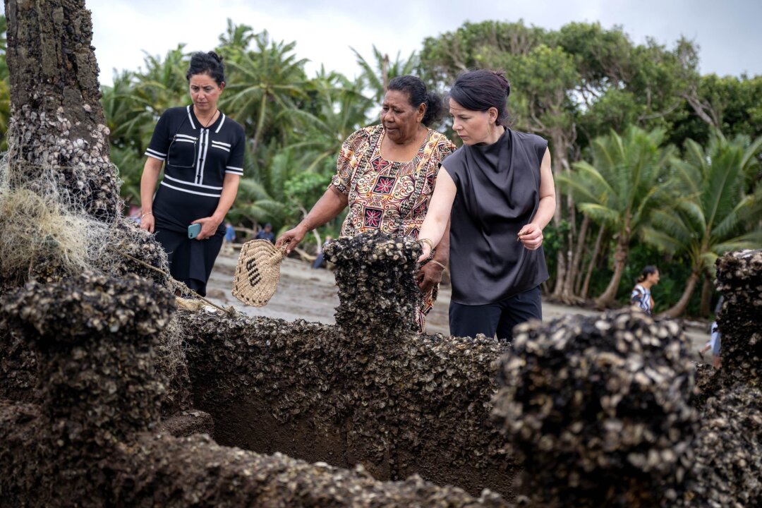 "Brutalität" der Klimakrise: Baerbock besucht Fidschi - Im Mittelpunkt der einwöchigen Reise von Außenministerin Baerbock nach Australien, Neuseeland und Fidschi stehen die Sicherheitspolitik und der Klimaschutz.