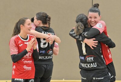 BSV-Frauen sichern wichtige zwei Punkte im Abtiegskracher - Die Handballerinnen des BSV Sachsen Zwickau haben zuhause gegen den HSV Solingen-Gräfrath 76 gewonnen. Foto: Ramona Schwabe