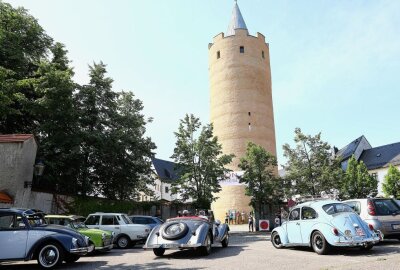 Bugatti, Horch und DKW rollten durchs Erzgebirge - 1. Sächsische Meister Classic führte am Samstag auch durch Zschopau. Foto: Thomas Fritzsch/PhotoERZ