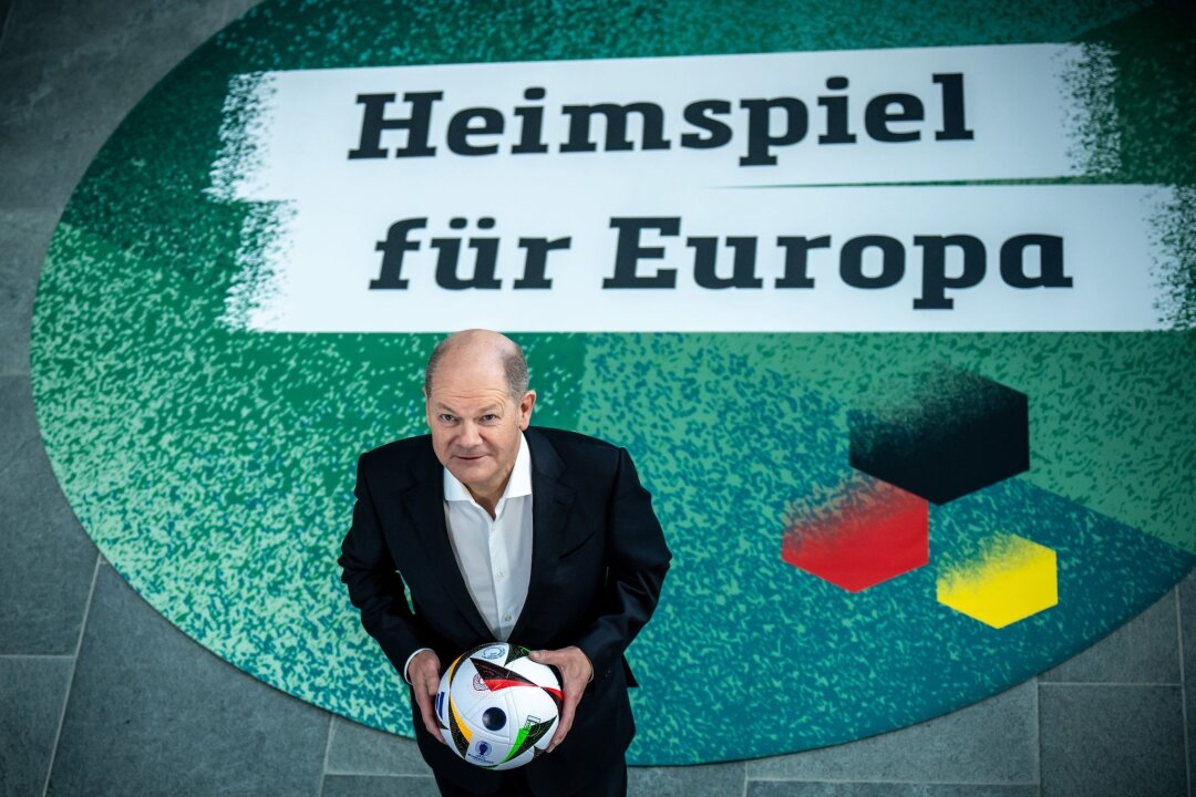 Bundeskanzler Scholz reist zu EM-Vorbereitungsspiel - Bundeskanzler Olaf Scholz wird das EM-Vorbereitungsspiel der deutschen Fußball-Nationalmannschaft am Montag in Nürnberg gegen die Ukraine besuchen.