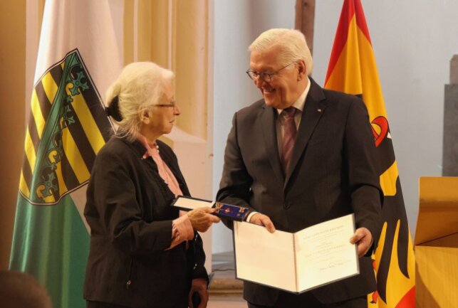 Bundespräsident verleiht Bundesverdienstkreuz in Freiberg - Christine Hinkel erhielt Bundesverdienstkreuz. Foto: Peggy Schellenberger