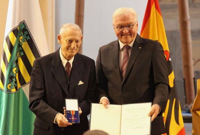 Bundespräsident verleiht Bundesverdienstkreuz in Freiberg - Immo Stamm erhielt Bundesverdienstkreuz. Foto: Peggy Schellenberger