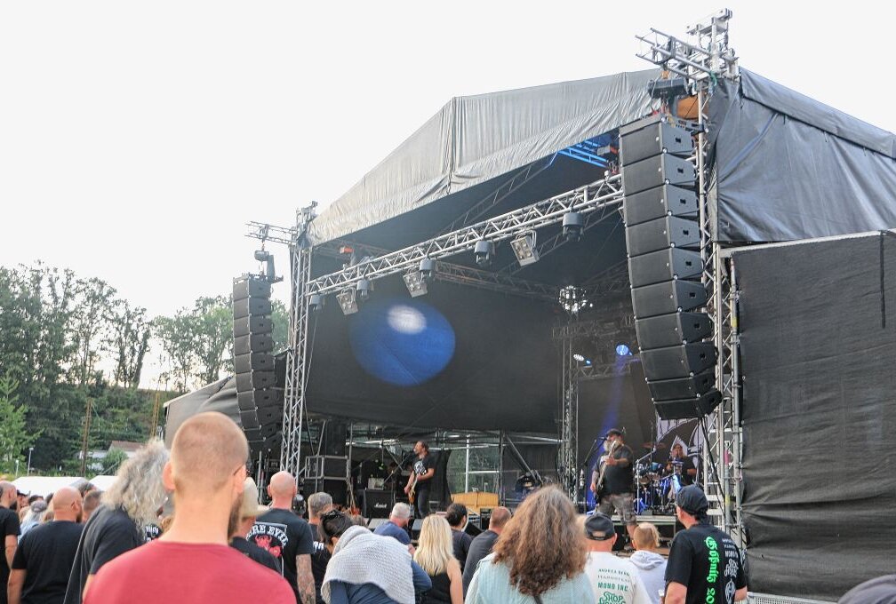 Buntes Musik-Potpourri zum 30. Open Air Gößnitz - Knorkator sind eines der Geburtstagsgeschenke ans Publikum. Foto: Simone Zeh
