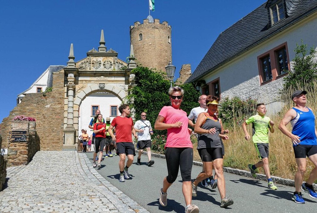 Der Start der kurzen Strecke (7 km) erfolgt auf der Burg Scharfenstein. Foto: Andreas Bauer