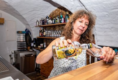 Burgstädt: Wo das Erbe des "BonBon" heute weiterlebt - Zukünftig sollen im "Gewölbekeller" auch Wein- und Whiskeyverkostungen stattfinden. Über 40 verschiedene Whiskey- und Ginsorten sind dafür vorrätig. Foto: Ralf Jerke