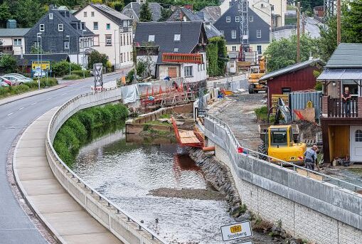 Um in Zukunft gut auf Hochwasser vorbereitet zu sein, wird in Burkhardtsdorf seit einigen Jahren viel in den Schutz investiert. Foto: ERZ-Foto/Georg Ulrich Dostmann