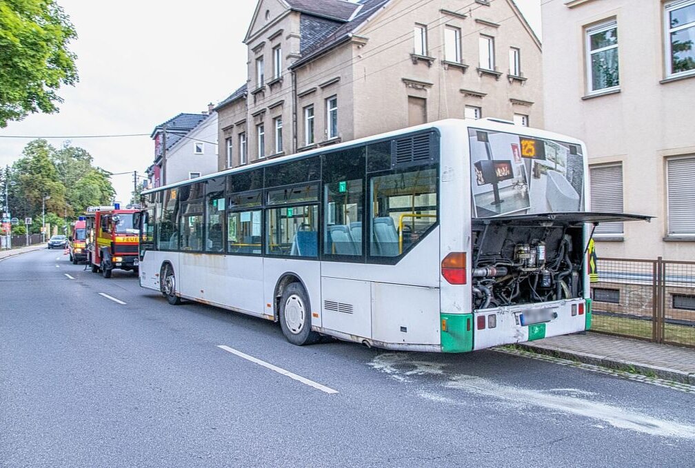 Busbrand in Lugau durch einen Motorschaden. Bildrechte: Andre März