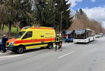 Busunfall in Aue: Zwei Verletzte - In Aue kam es zu einem Unfall. Foto: Daniel Unger