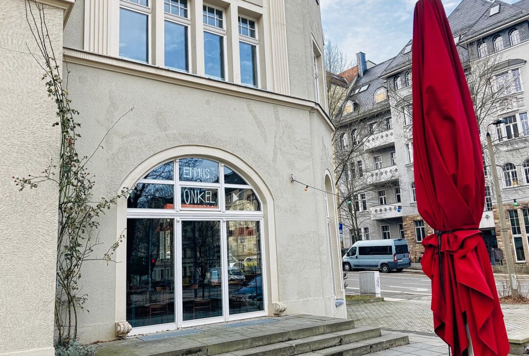 Café auf dem Chemnitzer Kaßberg hat einen neuen Betreiber - In Emmas Onkel wird es demnächst Veränderungen geben. Den beliebten Kuchen soll es aber weiterhin geben. Foto: Steffi Hofmann